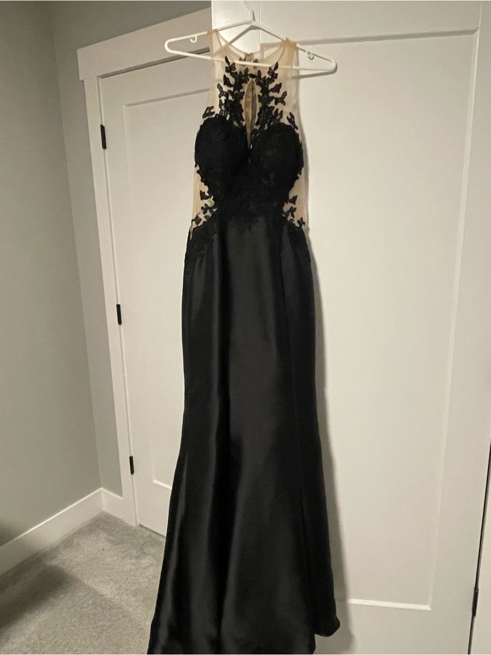 Gorgeous Zoey Grey Black Lace Prom Dress – Size 10 – Elegant Formal Gown
